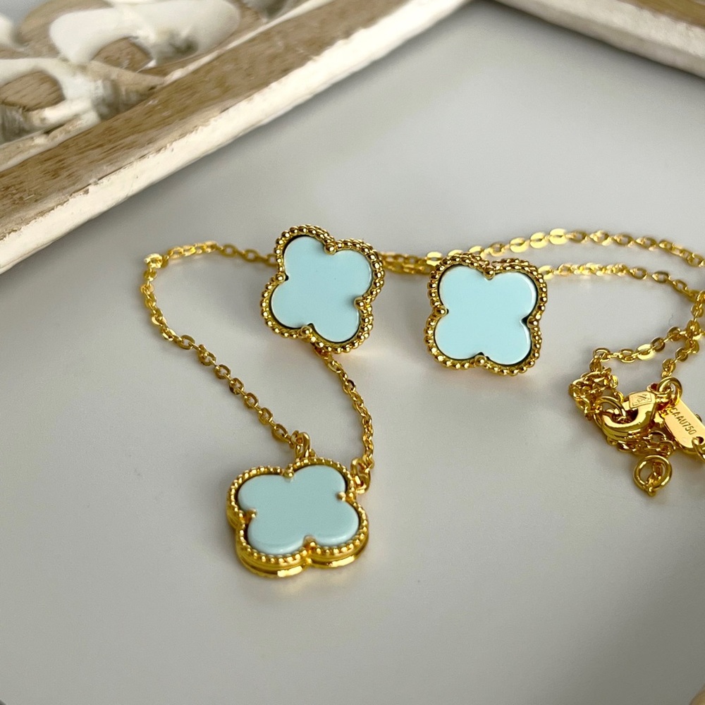 Elegant Gold and Blue Clover Necklace